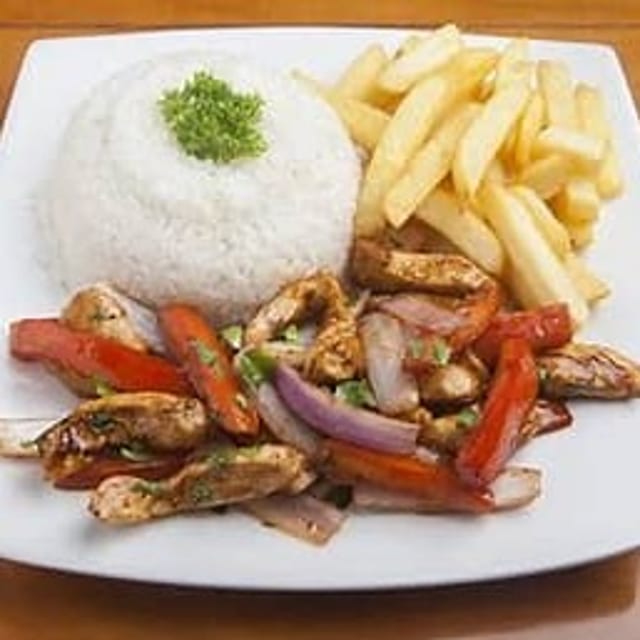 Lomo Saltado Chicken Lunch.